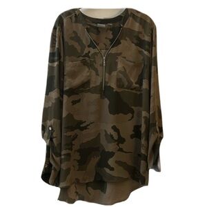 Camo 3/4 zip Polyester Top 690